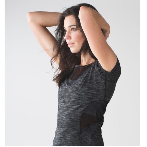 LULULEMON Mesh With Me Short Sleeve T-Shirt - Heathered Black / Black - Picture 2 of 10